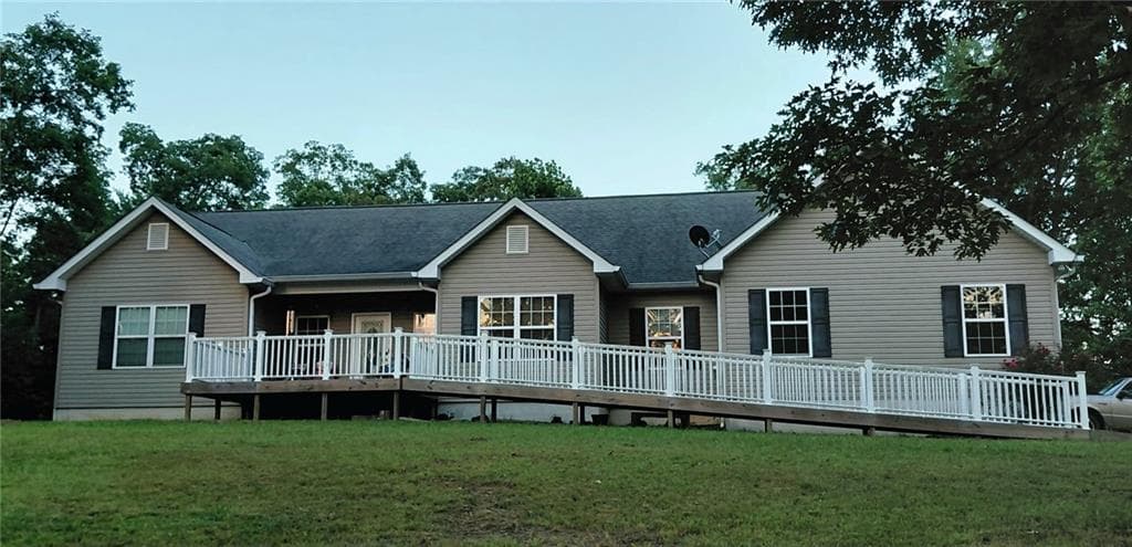 3 bedroom, 3 bathroom, 1,739 sq ft single family residence for sale at 1330 Heads Ferry Road, Cornelia, GA 30531