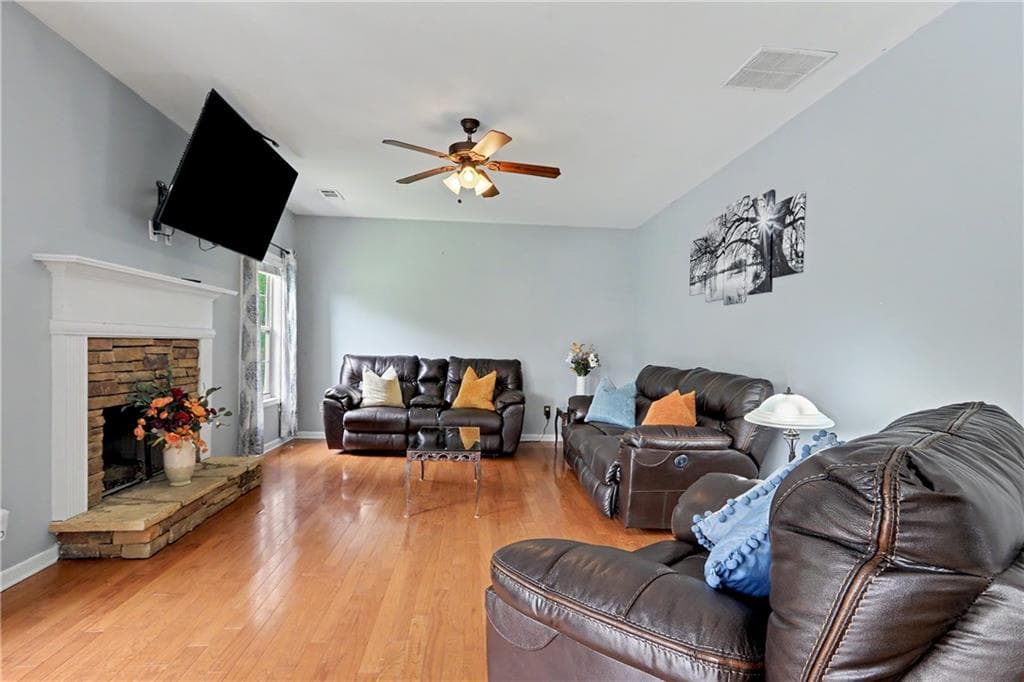 6 bedroom, 5 bathroom, 3,357 sq ft single family residence for sale at 1128 Bankside Court, Sugar Hill, GA 30518 — photo 5