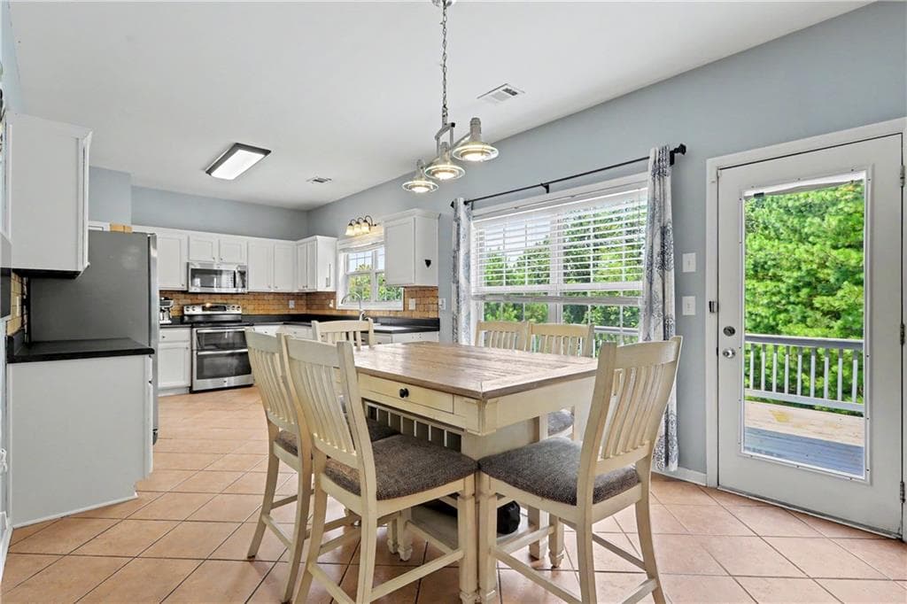 6 bedroom, 5 bathroom, 3,357 sq ft single family residence for sale at 1128 Bankside Court, Sugar Hill, GA 30518 — photo 6