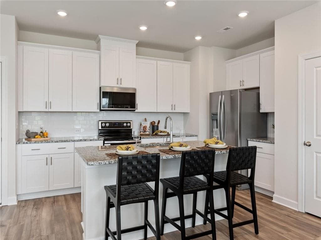 4 bedroom, 3 bathroom, 1,934 sq ft single family residence for sale at 2874 Aralynn Way, College Park, GA 30337 — photo 3