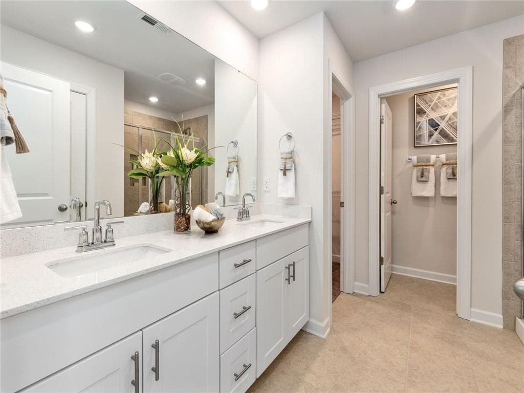 4 bedroom, 3 bathroom, 1,934 sq ft single family residence for sale at 2874 Aralynn Way, College Park, GA 30337 — photo 8
