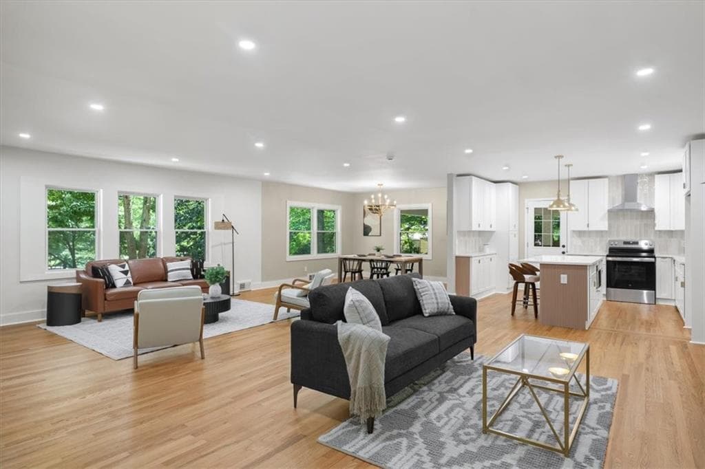5 bedroom, 3 bathroom, 2,940 sq ft single family residence under contract at 1522 Wilson Circle, Marietta, GA 30064 — photo 6