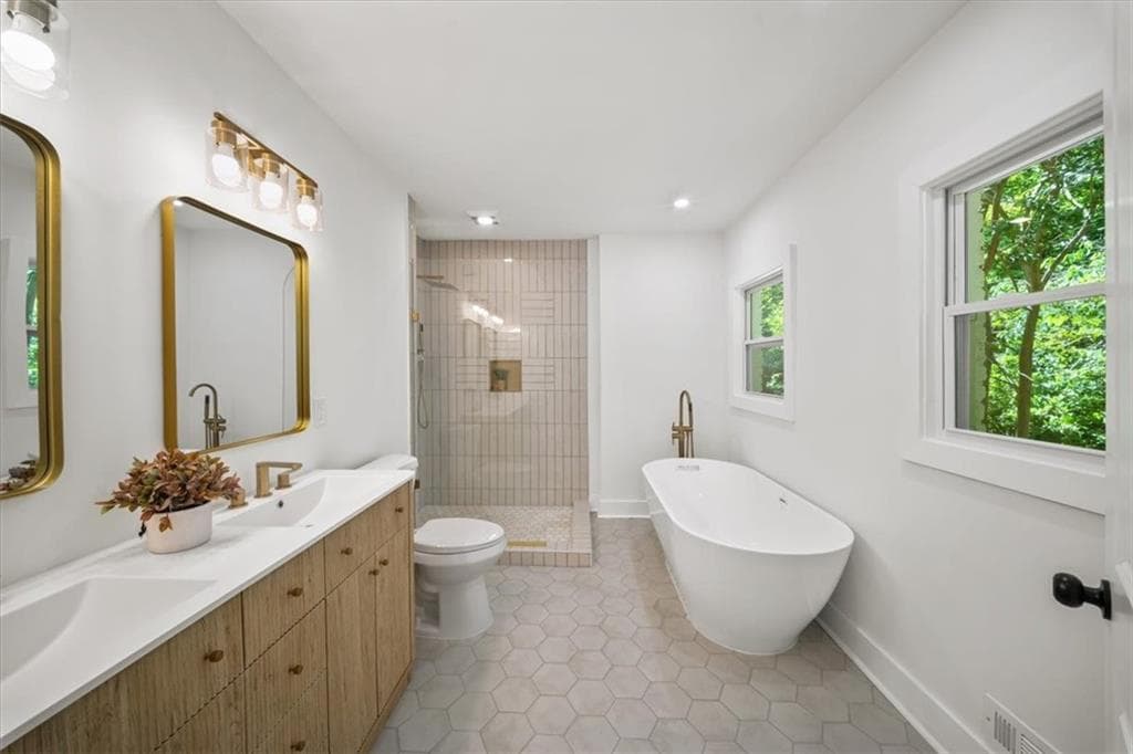 5 bedroom, 3 bathroom, 2,940 sq ft single family residence under contract at 1522 Wilson Circle, Marietta, GA 30064 — photo 8