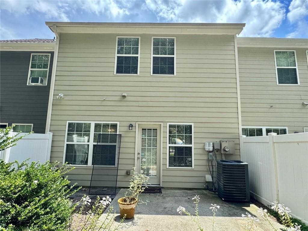 3 bedroom, 3 bathroom, 1,660 sq ft townhouse for rent at 6418 Mossy Oak Landing, Braselton, GA 30517 for $1,750 a month — photo 5