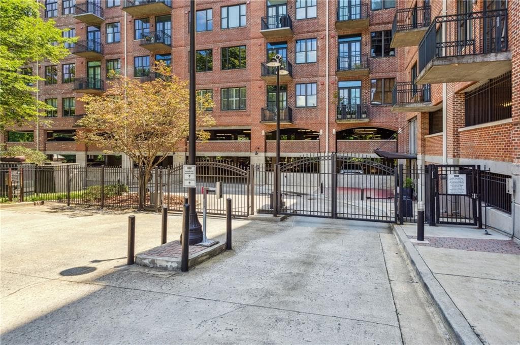 2 bedroom, 2 bathroom, 1,275 sq ft condominium for rent at 3235 Roswell Road 821, Atlanta, GA 30305 for $3,250 a month — photo 2