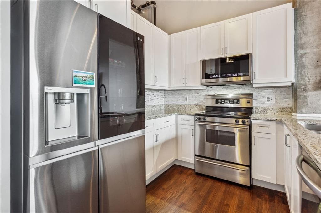 2 bedroom, 2 bathroom, 1,275 sq ft condominium for rent at 3235 Roswell Road 821, Atlanta, GA 30305 for $3,250 a month — photo 8