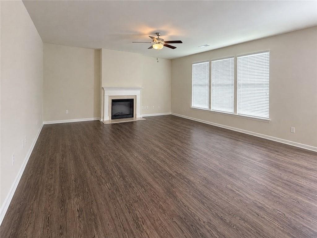 4 bedroom, 3 bathroom, 2,146 sq ft single family residence for sale at 515 McGinnis Circle, Calhoun, GA 30701 — photo 4
