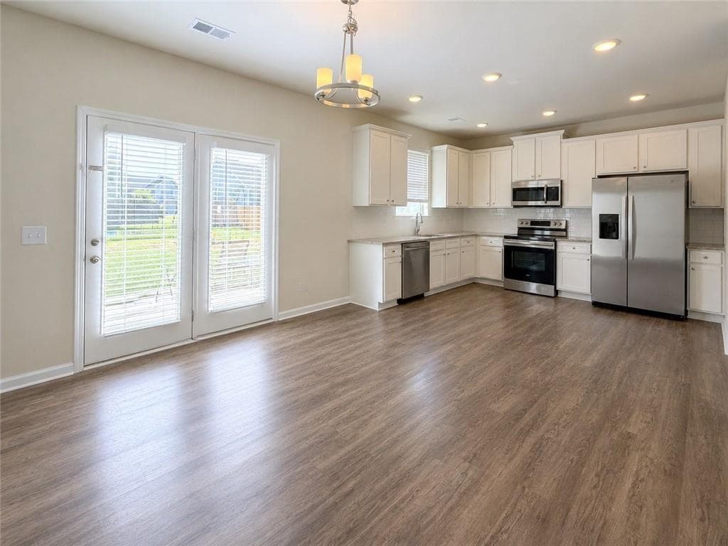 4 bedroom, 3 bathroom, 2,146 sq ft single family residence for sale at 515 McGinnis Circle, Calhoun, GA 30701 — photo 5