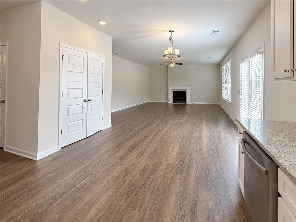 4 bedroom, 3 bathroom, 2,146 sq ft single family residence for sale at 515 McGinnis Circle, Calhoun, GA 30701 — photo 6