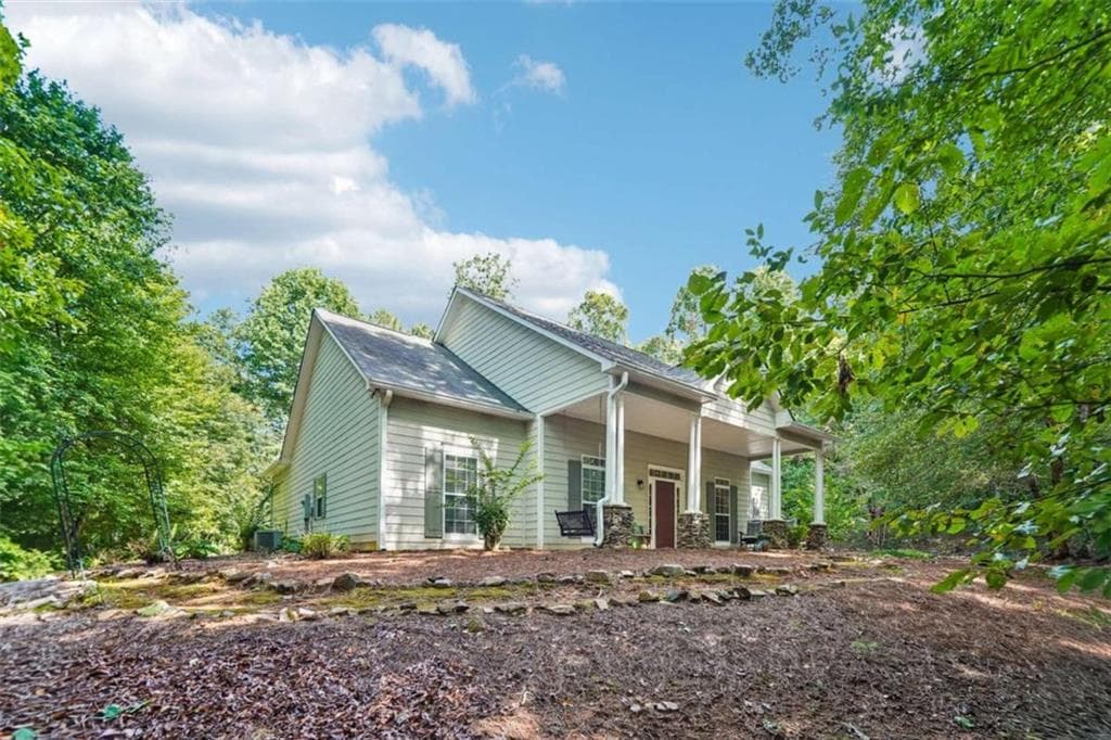 3 bedroom, 3 bathroom, 1,917 sq ft single family residence for sale at 119 Pebble Creek Lane, Alto, GA 30510 — photo 4