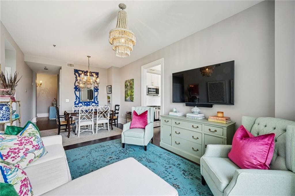 2 bedroom, 2 bathroom, 1,364 sq ft condominium under contract at 2626 Peachtree Road 1104, Atlanta, GA 30305 — photo 6