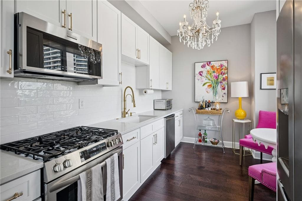 2 bedroom, 2 bathroom, 1,364 sq ft condominium under contract at 2626 Peachtree Road 1104, Atlanta, GA 30305 — photo 10