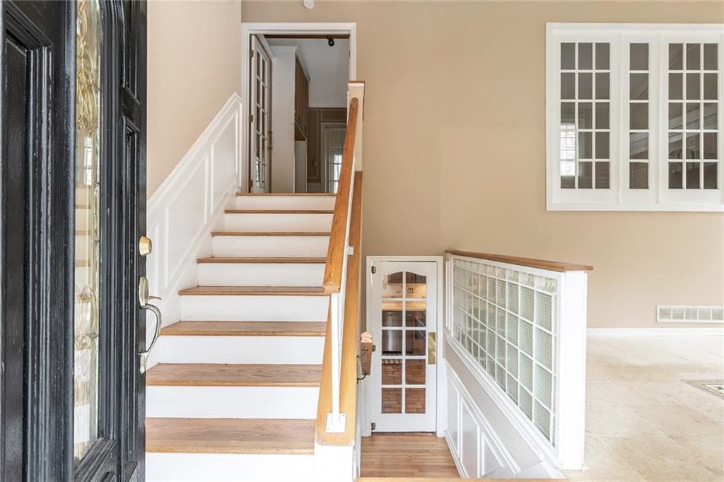 4 bedroom, 3 bathroom, 2,221 sq ft single family residence for rent at 131 Arrowood Lane, Alpharetta, GA 30009 for $2,750 a month — photo 2