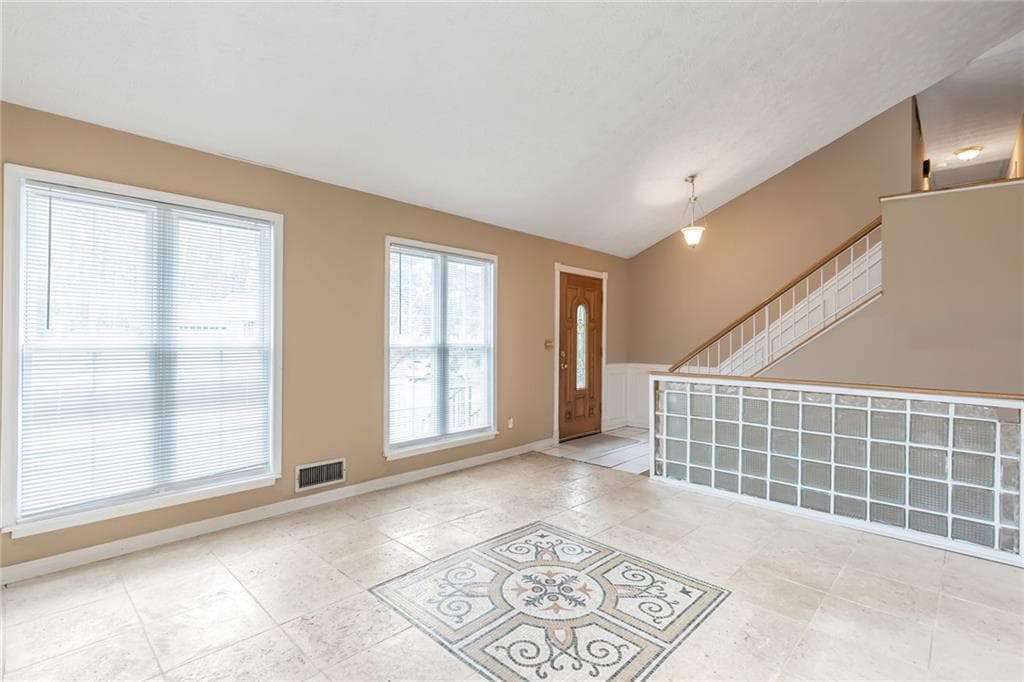4 bedroom, 3 bathroom, 2,221 sq ft single family residence for rent at 131 Arrowood Lane, Alpharetta, GA 30009 for $2,750 a month — photo 3