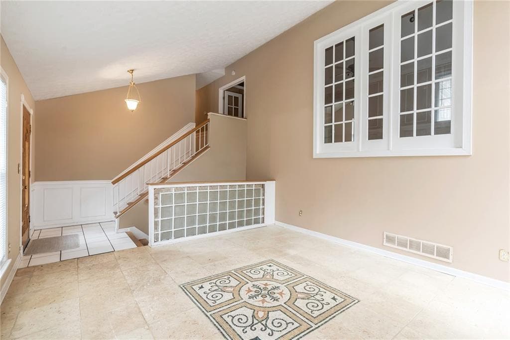 4 bedroom, 3 bathroom, 2,221 sq ft single family residence for rent at 131 Arrowood Lane, Alpharetta, GA 30009 for $2,750 a month — photo 4