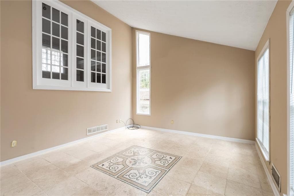 4 bedroom, 3 bathroom, 2,221 sq ft single family residence for rent at 131 Arrowood Lane, Alpharetta, GA 30009 for $2,750 a month — photo 5