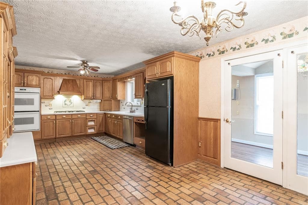 4 bedroom, 3 bathroom, 2,221 sq ft single family residence for rent at 131 Arrowood Lane, Alpharetta, GA 30009 for $2,750 a month — photo 9