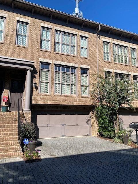 3 bedroom, 4 bathroom, 2,056 sq ft townhouse sold at 810 Highland Green Way, Atlanta, GA 30306