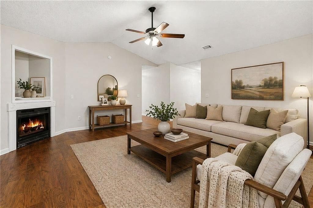 3 bedroom, 2 bathroom, 1,500 sq ft single family residence under contract at 530 Mica Trace, Atlanta, GA 30349 — photo 2