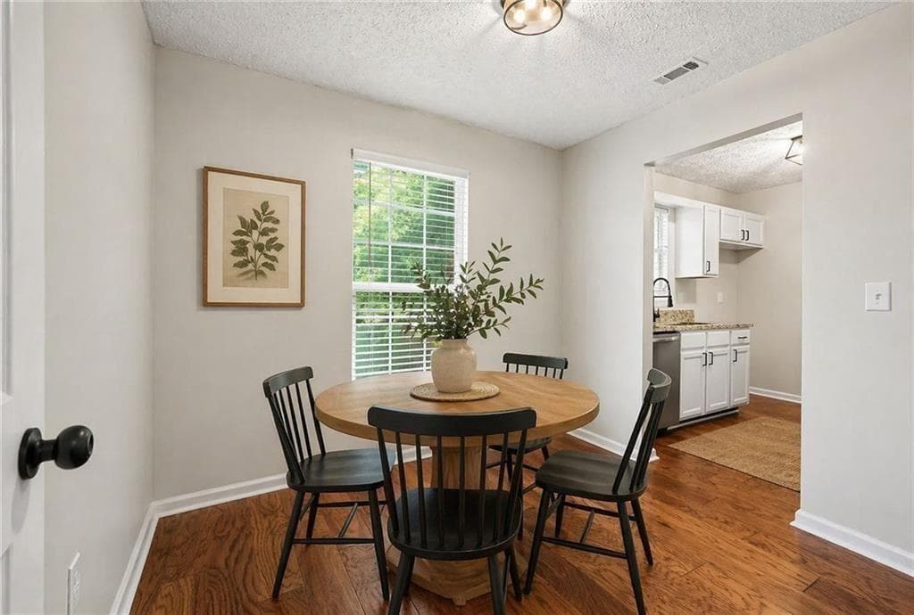 3 bedroom, 2 bathroom, 1,500 sq ft single family residence under contract at 530 Mica Trace, Atlanta, GA 30349 — photo 4