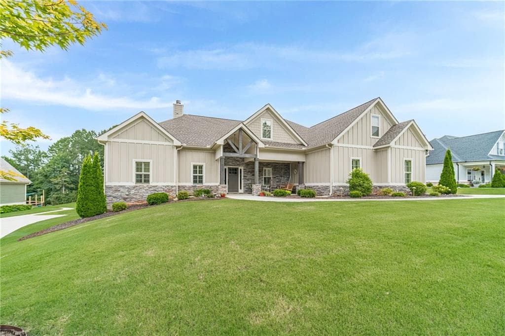 4 bedroom, 4 bathroom, 2,836 sq ft single family residence under contract at 2465 St Martin Way, Monroe, GA 30656 — photo 2