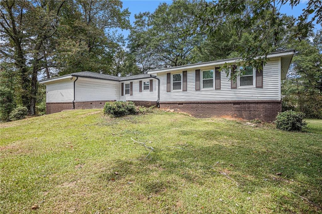 3 bedroom, 2 bathroom, 1,706 sq ft single family residence for rent at 3660 Eagle Woods Circle, Lithonia, GA 30038 for $1,800 a month — photo 2
