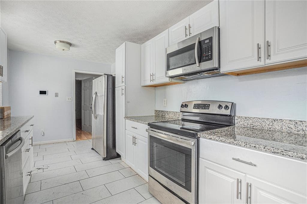 3 bedroom, 2 bathroom, 1,706 sq ft single family residence for rent at 3660 Eagle Woods Circle, Lithonia, GA 30038 for $1,800 a month — photo 4