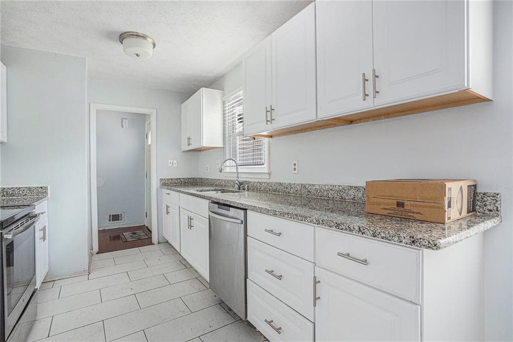 3 bedroom, 2 bathroom, 1,706 sq ft single family residence for rent at 3660 Eagle Woods Circle, Lithonia, GA 30038 for $1,800 a month — photo 5