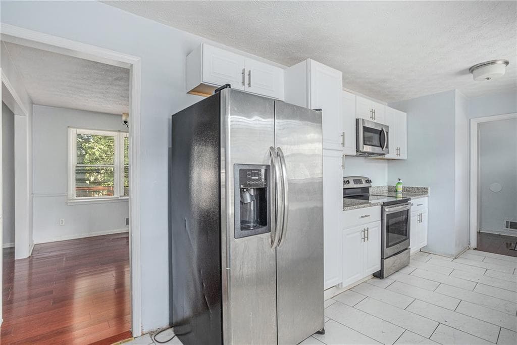 3 bedroom, 2 bathroom, 1,706 sq ft single family residence for rent at 3660 Eagle Woods Circle, Lithonia, GA 30038 for $1,800 a month — photo 6
