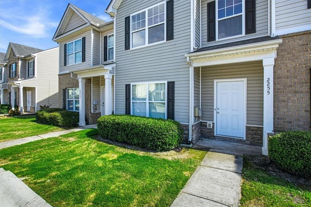 2 bedroom, 3 bathroom, 1,584 sq ft townhouse under contract at 2255 Bigwood Trail, Atlanta, GA 30349 — photo 4
