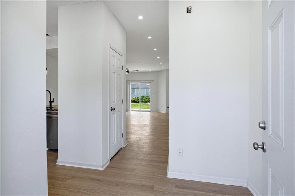 2 bedroom, 3 bathroom, 1,584 sq ft townhouse under contract at 2255 Bigwood Trail, Atlanta, GA 30349 — photo 5