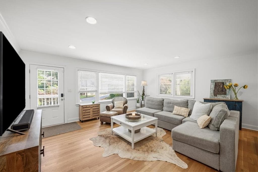 2 bedroom, 2 bathroom, 1,302 sq ft single family residence for sale at 31 W Belle Isle Road, Sandy Springs, GA 30342 — photo 4