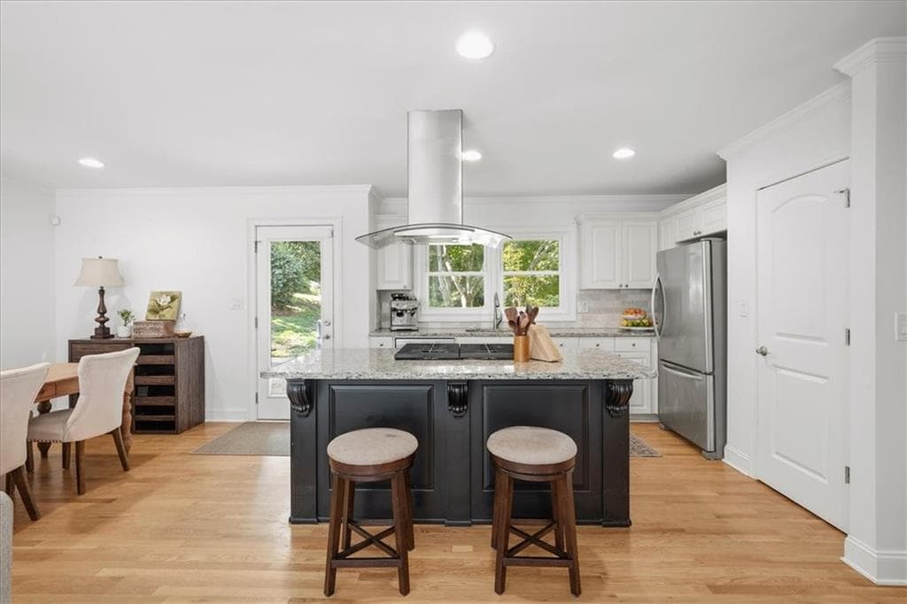 2 bedroom, 2 bathroom, 1,302 sq ft single family residence for sale at 31 W Belle Isle Road, Sandy Springs, GA 30342 — photo 5