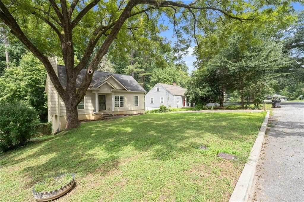 3 bedroom, 2 bathroom, 1,350 sq ft single family residence for sale at 2119 Mulberry Street, East Point, GA 30344 — photo 2