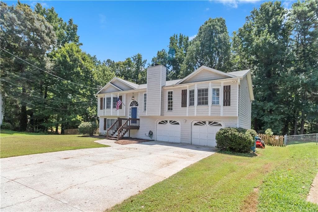 4 bedroom, 3 bathroom, 3,144 sq ft single family residence for sale at 1476 Chateau Circle, Lawrenceville, GA 30043 — photo 2