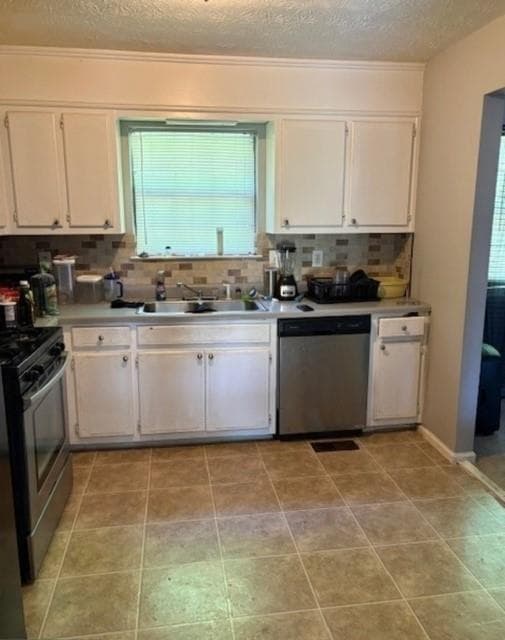 4 bedroom, 3 bathroom, 2,408 sq ft single family residence under contract at 355 Lori Lane, Riverdale, GA 30296 — photo 7