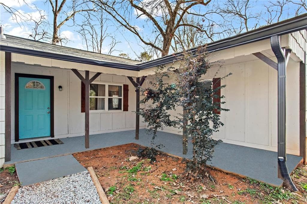 3 bedroom, 2 bathroom, 1,560 sq ft single family residence for sale at 2255 Hunt Road, Douglasville, GA 30135 — photo 3