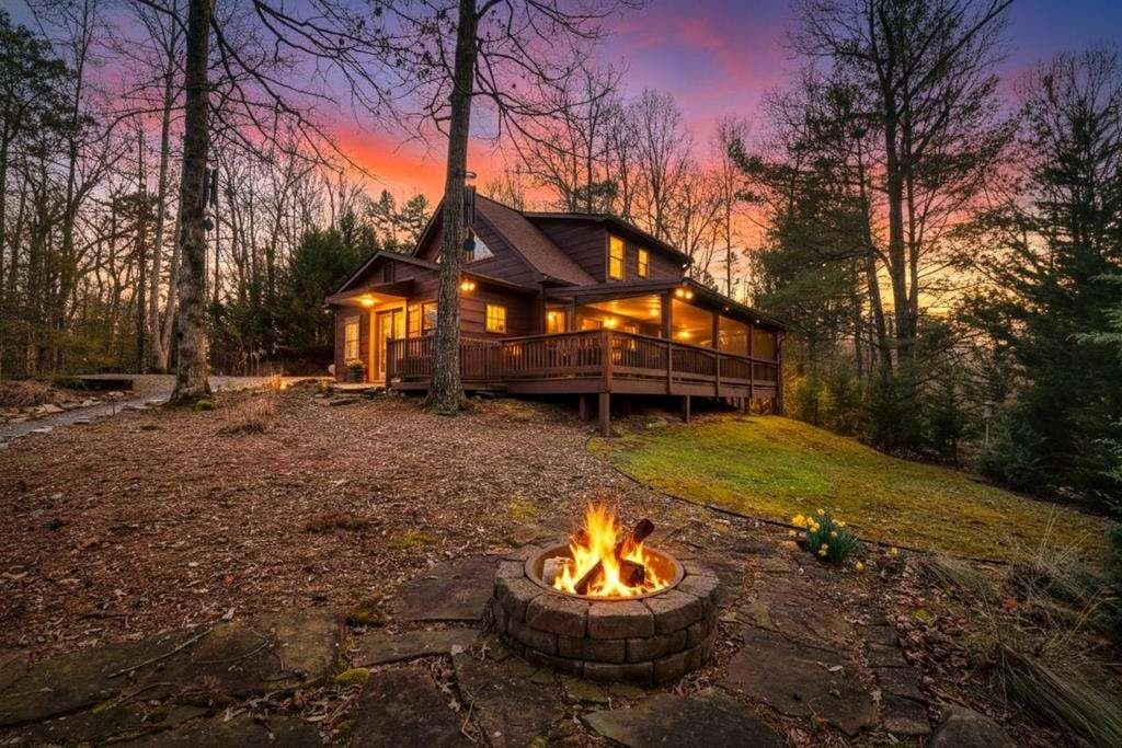 3 bedroom, 2 bathroom, 2,269 sq ft single family residence for sale at 171 Mohawk Trail, Ellijay, GA 30540 — photo 1 of 37