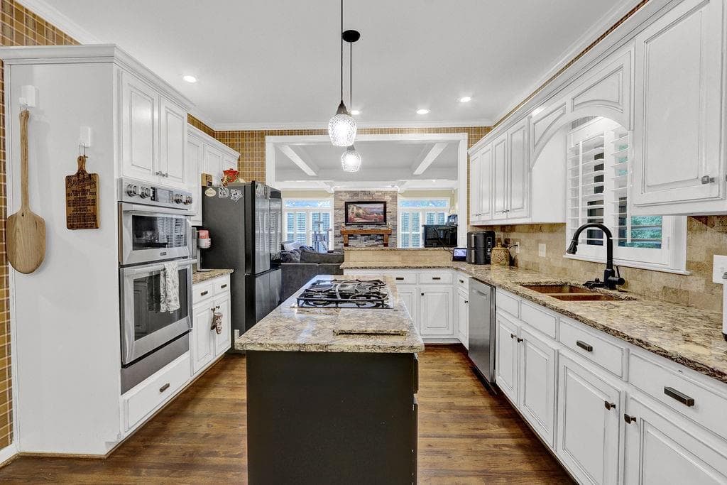 5 bedroom, 5 bathroom, 4,094 sq ft single family residence for sale at 1110 Sheridan Way, Gainesville, GA 30506 — photo 10