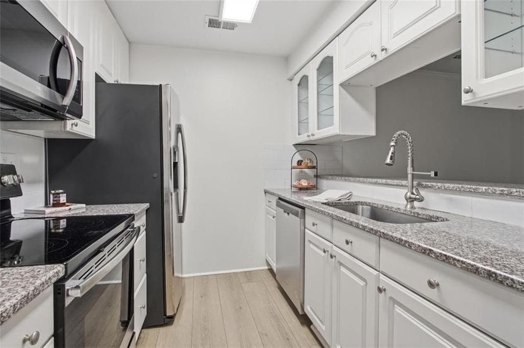 2 bedroom, 2 bathroom, 1,260 sq ft condominium for sale at 307 Barrington Hills Drive, Sandy Springs, GA 30350 — photo 9