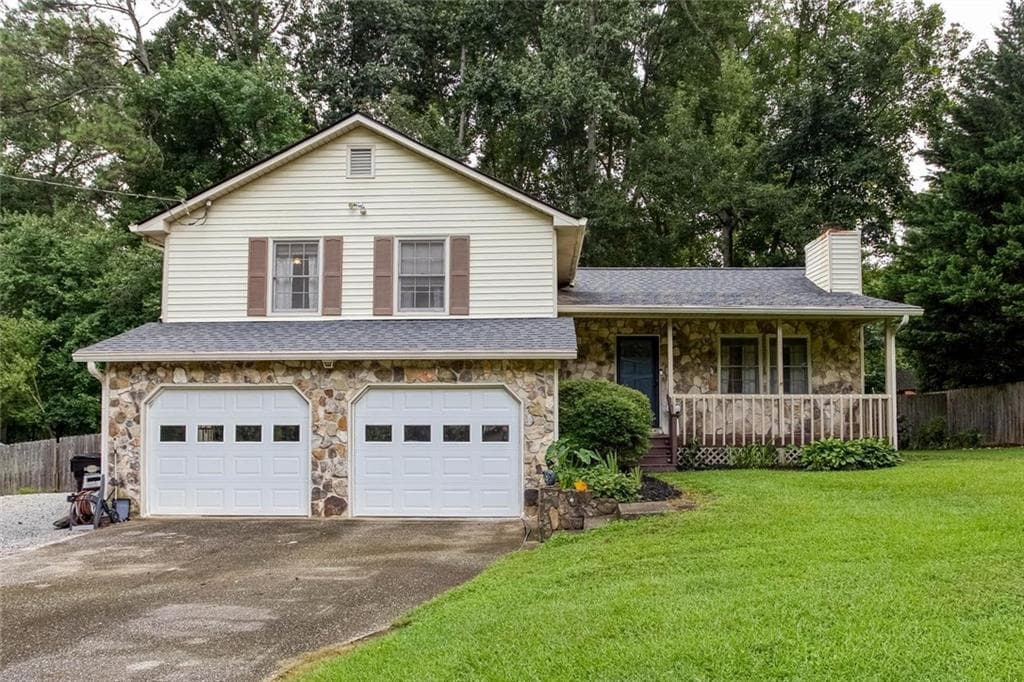 4 bedroom, 2 bathroom, 1,570 sq ft single family residence under contract at 312 Harris Oaks, Dallas, GA 30157