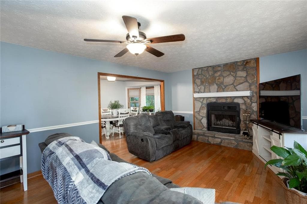 4 bedroom, 2 bathroom, 1,570 sq ft single family residence under contract at 312 Harris Oaks, Dallas, GA 30157 — photo 3