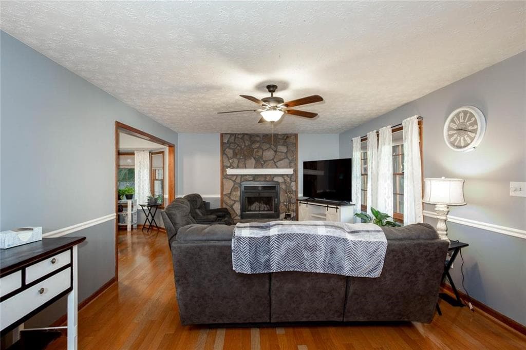 4 bedroom, 2 bathroom, 1,570 sq ft single family residence under contract at 312 Harris Oaks, Dallas, GA 30157 — photo 4