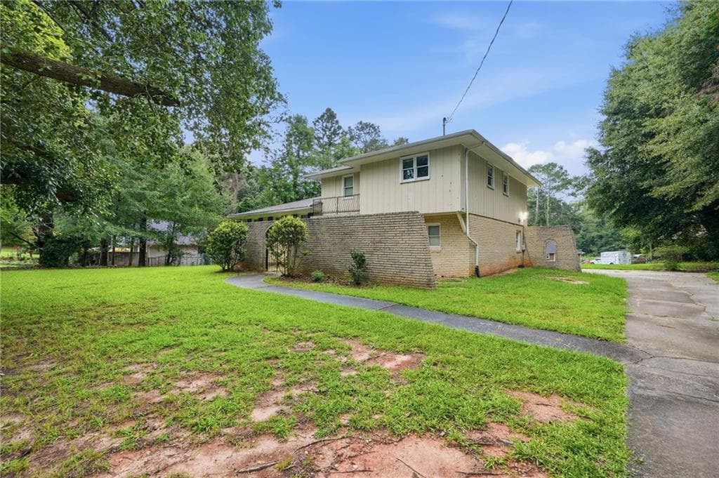 4 bedroom, 3 bathroom, 2,374 sq ft single family residence under contract at 7037 Dalmatia Drive, Riverdale, GA 30296 — photo 2