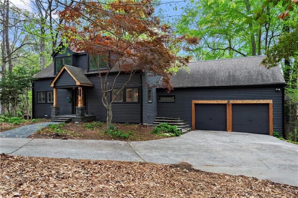 5 bedroom, 4 bathroom, 4,816 sq ft single family residence for sale at 1890 Spalding Drive, Sandy Springs, GA 30350 — photo 3