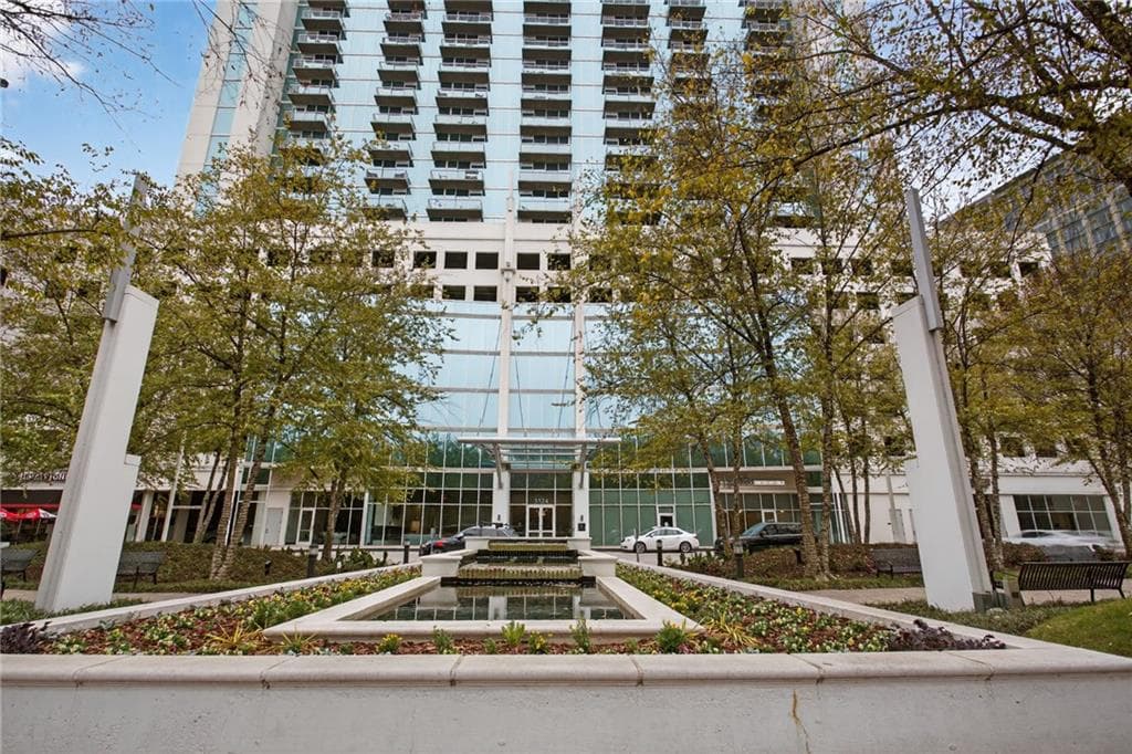 1 bedroom, 1 bathroom, 783 sq ft condominium for sale at 3324 Peachtree Road 1312, Atlanta, GA 30326 — photo 3