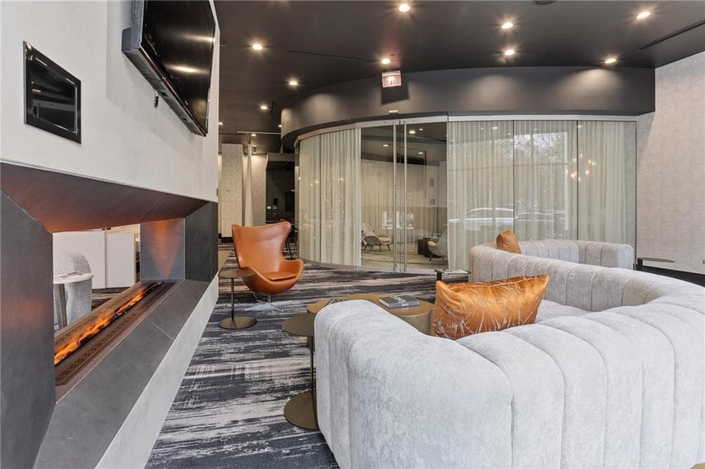 1 bedroom, 1 bathroom, 783 sq ft condominium for sale at 3324 Peachtree Road 1312, Atlanta, GA 30326 — photo 6