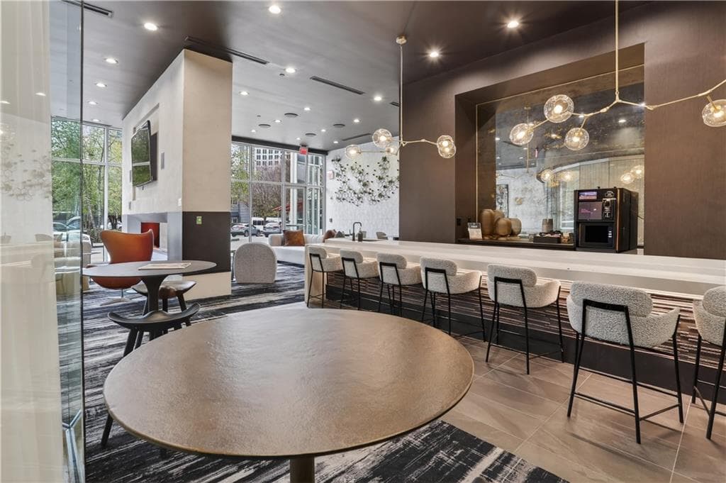 1 bedroom, 1 bathroom, 783 sq ft condominium for sale at 3324 Peachtree Road 1312, Atlanta, GA 30326 — photo 7