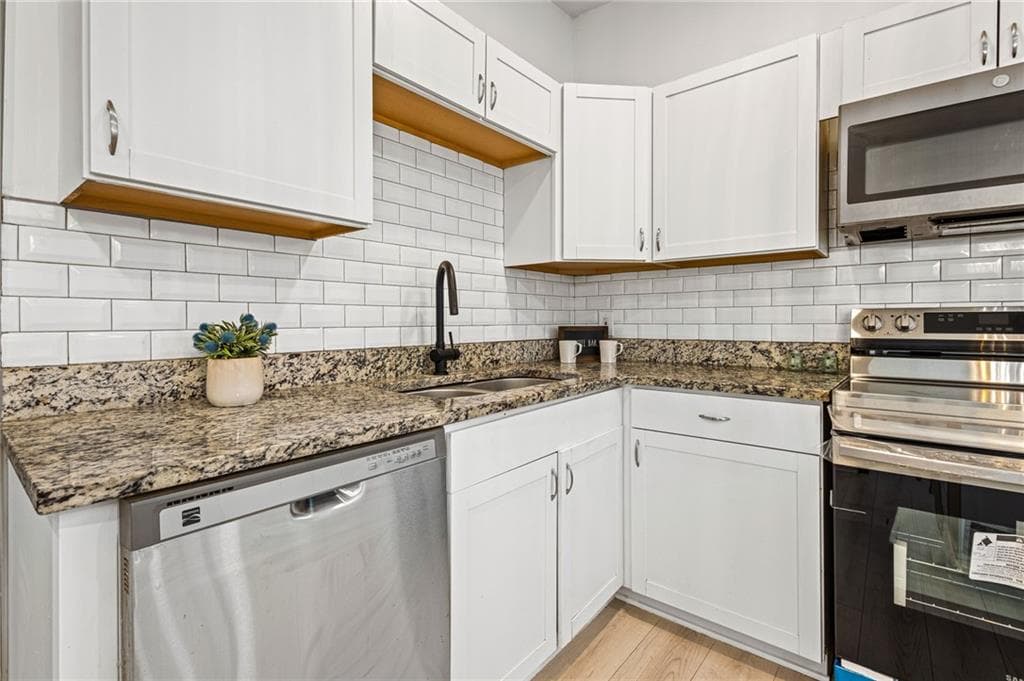 3 bedroom, 2 bathroom, 1,368 sq ft single family residence for sale at 1579 Mozley, Atlanta, GA 30314 — photo 8