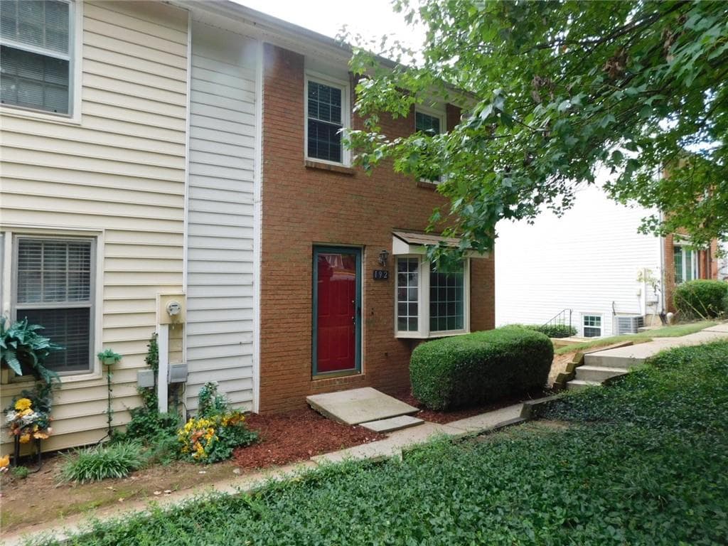 3 bedroom, 4 bathroom, 1,240 sq ft townhouse for rent at 192 High Creek Drive, Roswell, GA 30076 for $1,895 a month — photo 1 of 30